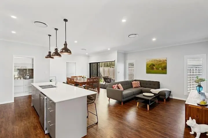 Private Mudjimba Beach Abode 0*,