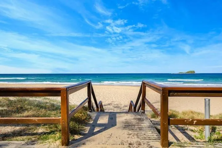 Private Mudjimba Beach Abode 0*,
